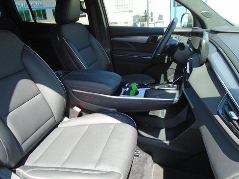Certified 2025 Buick Enclave Preferred AWD/4WD image 25