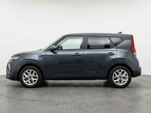 Used 2025 Kia Soul LX w/ LX Technology Package FWD image 5