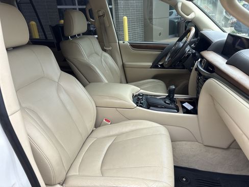 Used 2017 Lexus LX 570 4WD w/ Luxury Package image 35