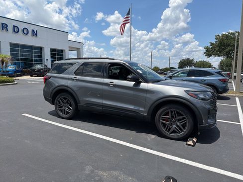 Used 2025 Ford Explorer ST-Line w/ ST-Line Street Pack AWD/4WD image 1