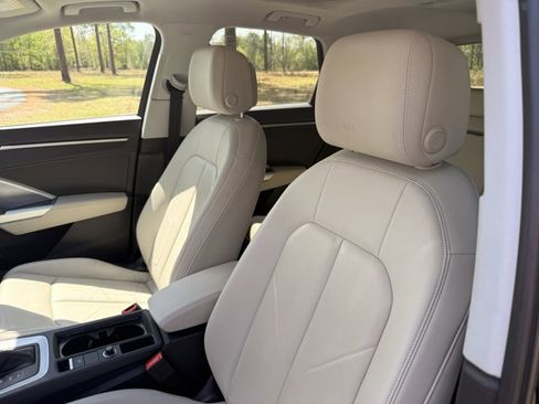 Used 2024 Audi Q3 2.0T Premium image 15