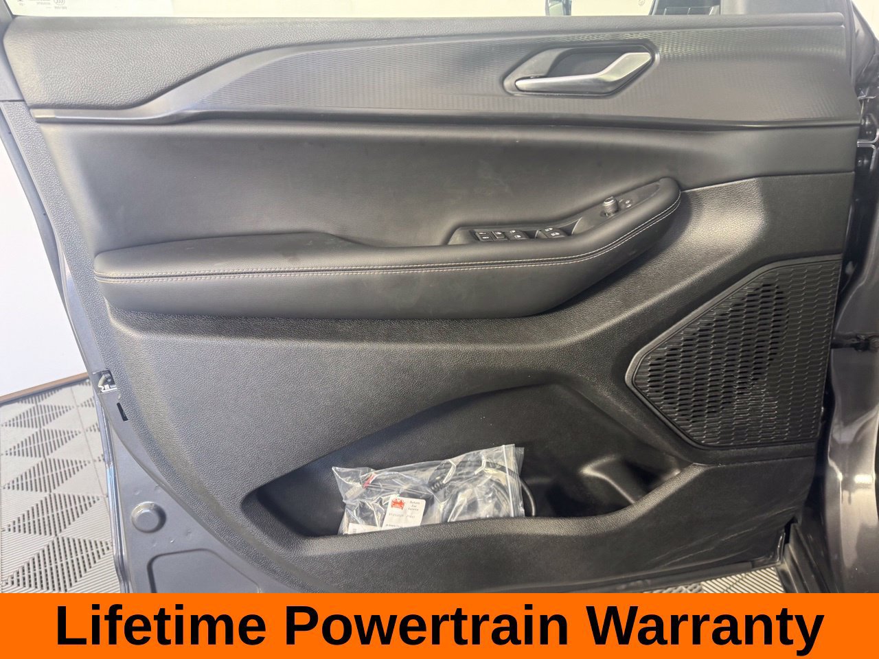 Used 2023 Jeep Grand Cherokee Altitude AWD/4WD image 11
