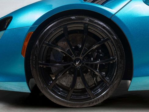 Used 2023 McLaren Artura image 14