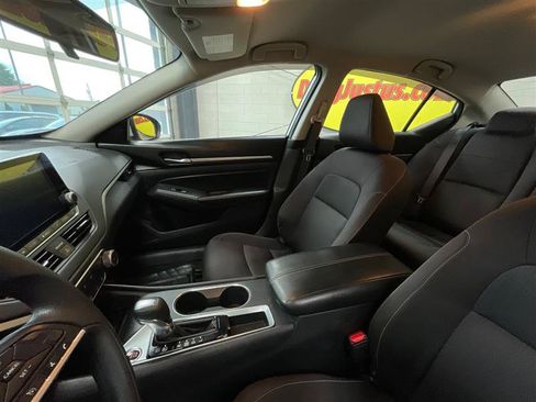 Used 2022 Nissan Altima 2.5 SV FWD image 12