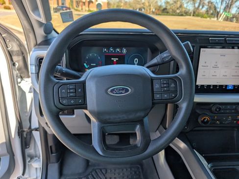 Used 2023 Ford F250 XLT w/ Black Appearance Package image 19