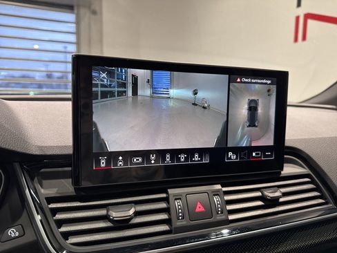 Used 2025 Audi SQ5 Prestige image 25