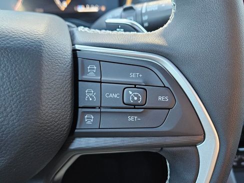 New 2025 Jeep Grand Cherokee Altitude image 23