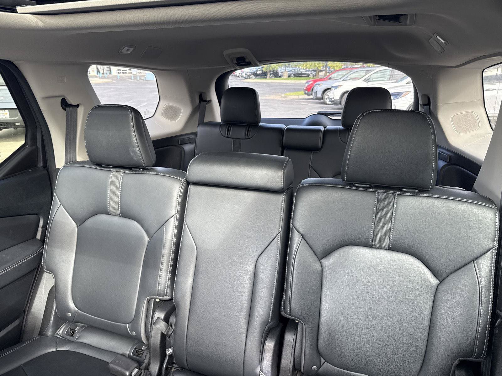 Used 2024 Honda Pilot Touring image 15