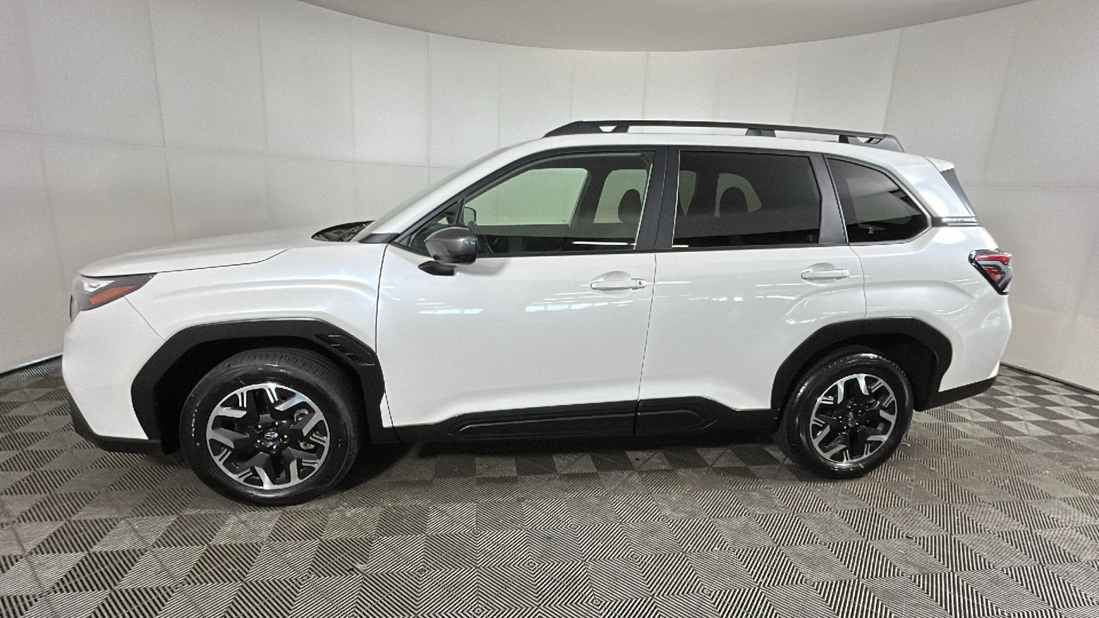 Used 2025 Subaru Forester Premium AWD/4WD image 6