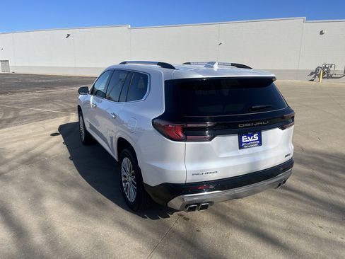 Used 2025 GMC Acadia Denali image 4