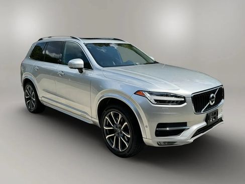 Used 2017 Volvo XC90 T6 Momentum w/ Vision Package AWD/4WD image 7