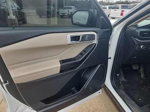 Used 2020 Ford Explorer XLT w/ Equipment Group 202A image 11