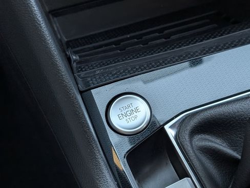 Used 2025 Volkswagen Taos SE image 29