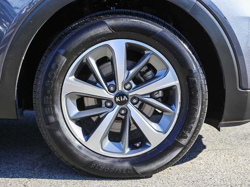 Used 2019 Kia Sorento EX image 8