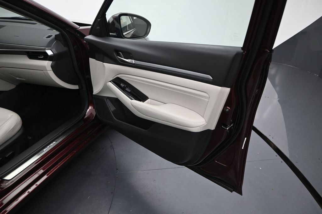 Used 2023 Nissan Altima 2.5 SL AWD/4WD image 7