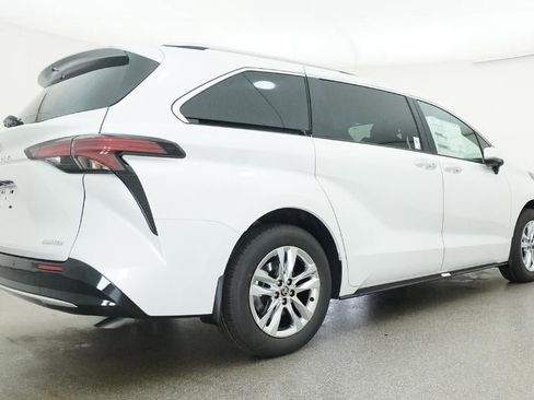 New 2026 Toyota Sienna Limited FWD image 25