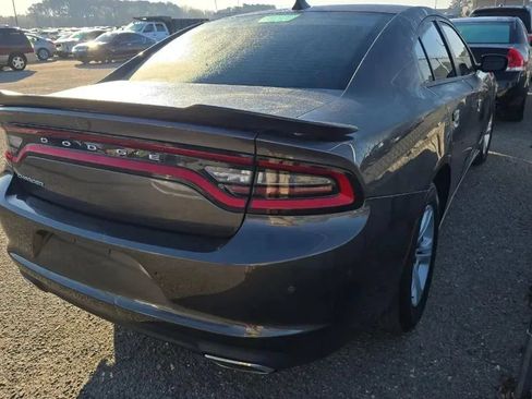Used 2020 Dodge Charger SXT RWD image 3