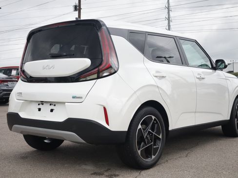 Used 2023 Kia Soul EX FWD image 5