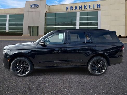 New 2025 Lincoln Navigator Reserve w/ Jet Appearance Package image 4