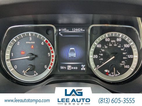 Used 2017 Nissan Titan SV AWD/4WD image 25