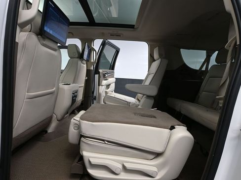 Used 2024 GMC Yukon XL Denali w/ Advanced Technology Package AWD/4WD image 47