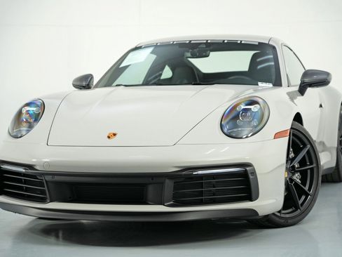Used 2024 Porsche 911 Carrera T image 3