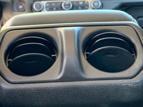 Used 2025 Jeep Wrangler Sahara image 23