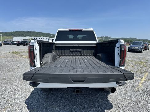 Used 2025 GMC Sierra 2500 AT4 AWD/4WD image 5