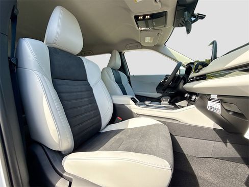 New 2025 Mitsubishi Outlander SE image 30