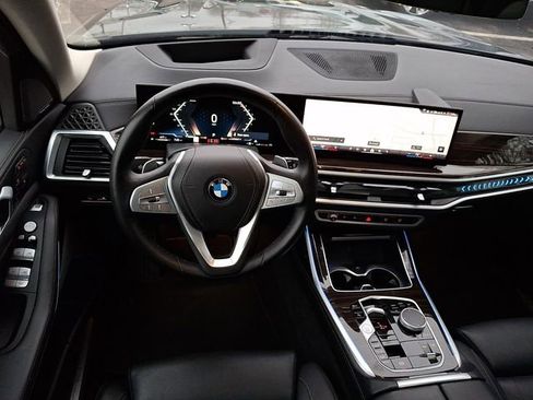 Used 2025 BMW X7 xDrive40i image 13