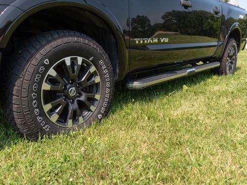 Used 2019 Nissan Titan PRO-4X AWD/4WD image 6