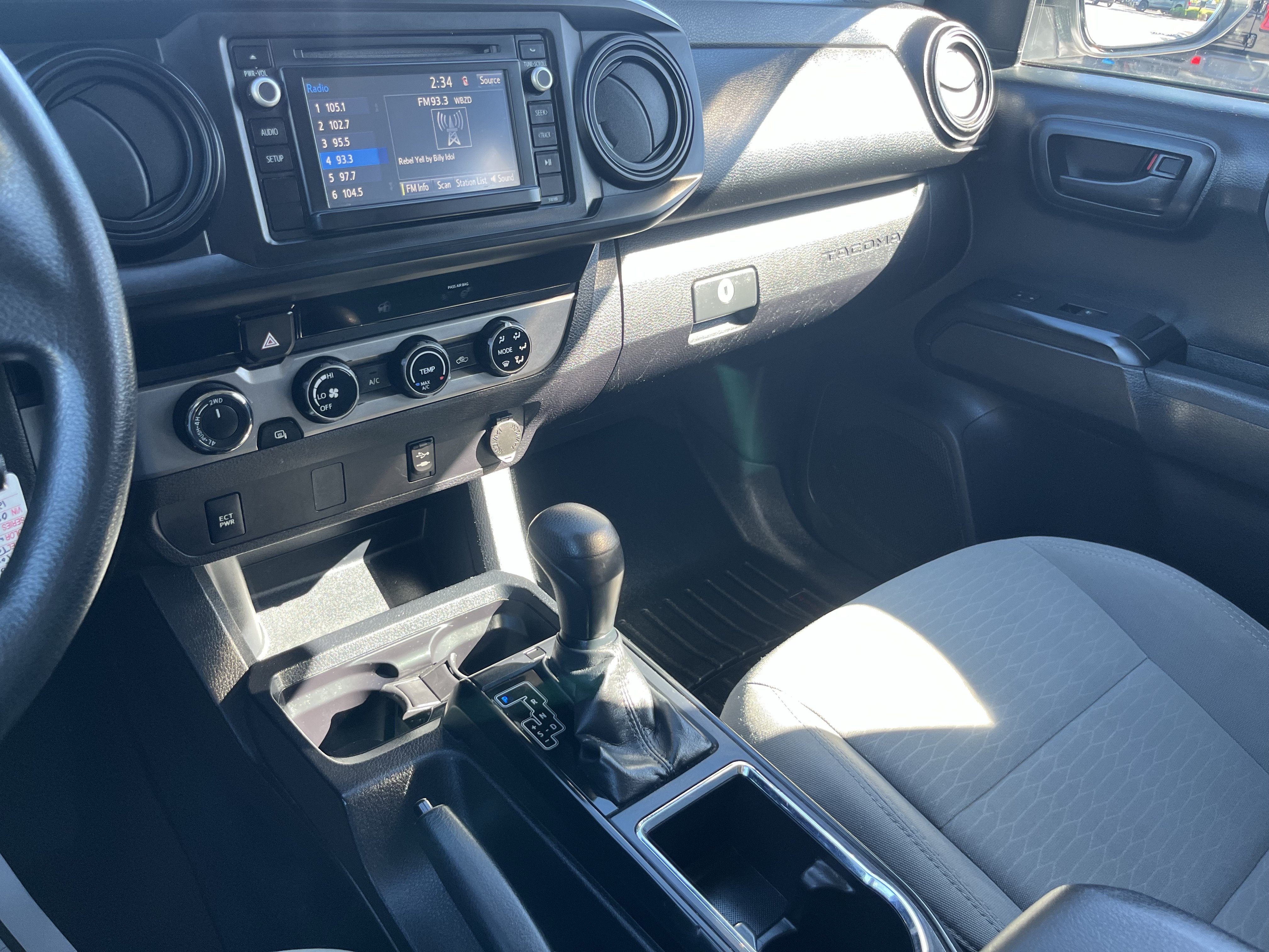 Used 2018 Toyota Tacoma SR AWD/4WD image 26