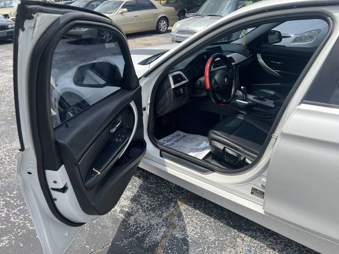 Used 2016 BMW 320i Sedan image 9