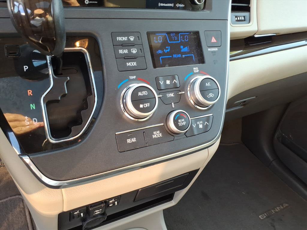 Used 2019 Toyota Sienna XLE w/ XLE Navigation Package FWD image 31