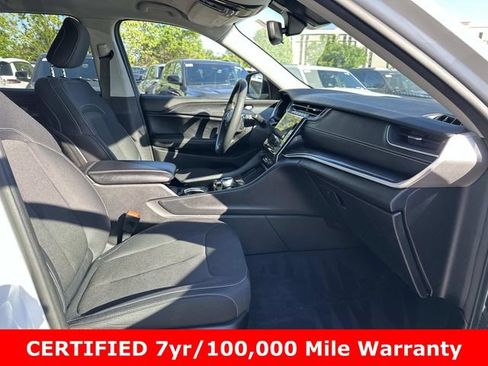 Used 2023 Jeep Grand Cherokee Laredo w/ Luxury Tech Group I AWD/4WD image 10