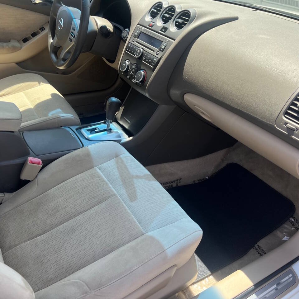 Used 2011 Nissan Altima 2.5 S FWD image 10