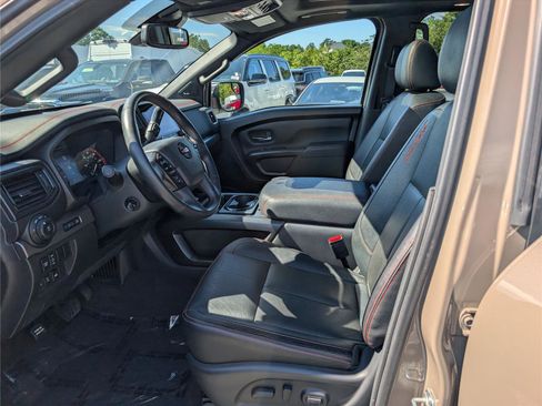 Used 2022 Nissan Titan PRO-4X w/ Pro-4x Convenience Package AWD/4WD image 15