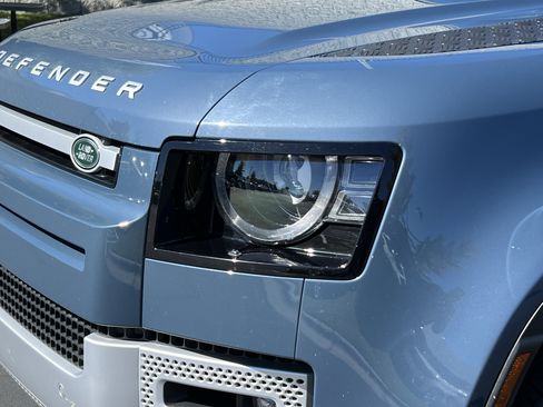 Used 2022 Land Rover Defender 110 SE image 11