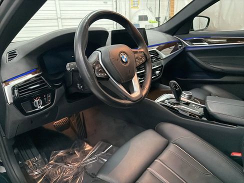 Used 2020 BMW 530e xDrive w/ M Sport Package image 13