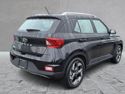 Used 2026 Hyundai Venue SEL FWD image 5