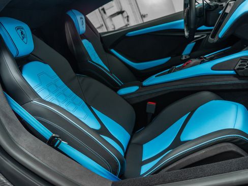 Used 2025 Lamborghini Revuelto AWD/4WD image 25