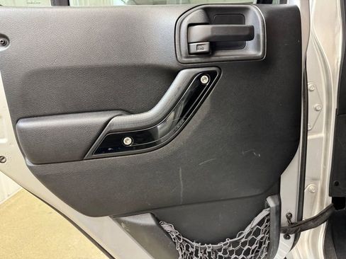 Used 2012 Jeep Wrangler Unlimited Sahara image 15