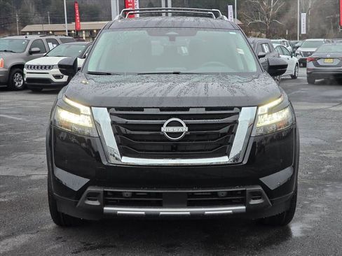New 2025 Nissan Pathfinder SL image 17