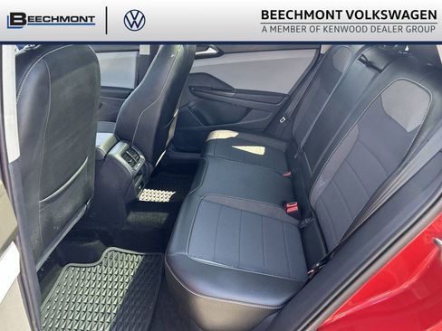 Used 2023 Volkswagen Taos SE w/ Panoramic Sunroof Package AWD/4WD image 25