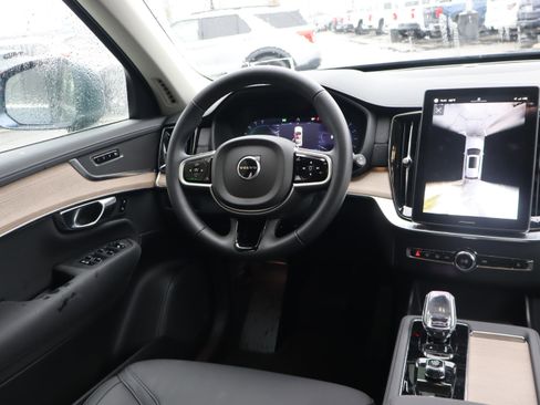 Used 2025 Volvo XC90 B5 Plus image 12