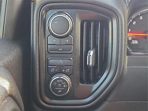 Used 2022 Chevrolet Silverado 2500 Custom w/ Custom Value Package image 15