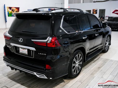 Used 2021 Lexus LX 570 4WD w/ Luxury Package image 23