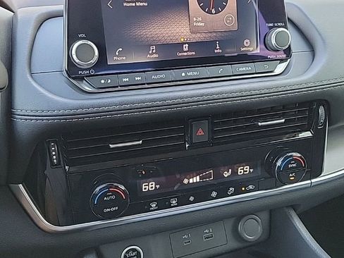 Used 2023 Nissan Rogue SV image 26