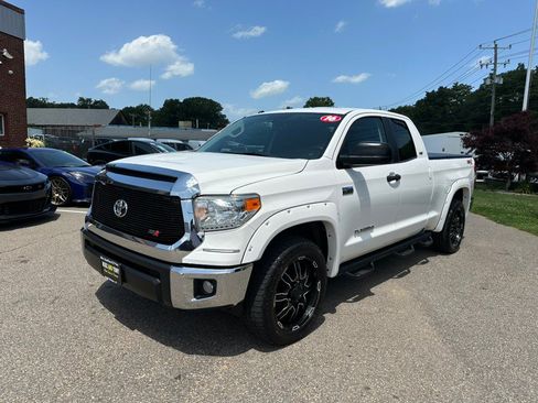 Used 2016 Toyota Tundra SR5 w/ SR5 Upgrade Package AWD/4WD image 1
