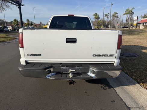 Used 2001 Chevrolet S10 Pickup LS w/ Preferred Equipment Group image 3
